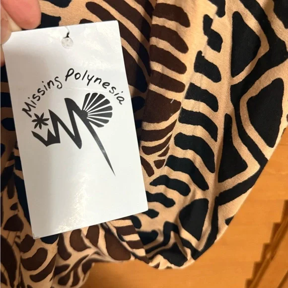 Brand new with tags Missing Polynesia tapa print fitted dress size 1x - Picture 2 of 4